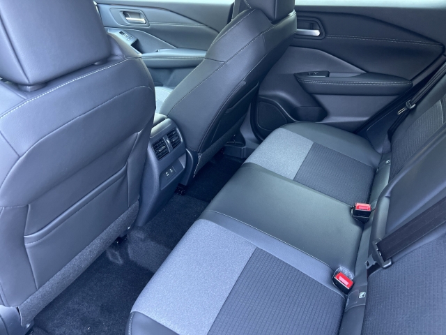 Foto 1 - Qashqai E-Power 1.5 VC-T 4x2 N-Connecta Navi 360 Kamera LED ACC Apple CarPlay Android Auto, pearl white / back (weiss)