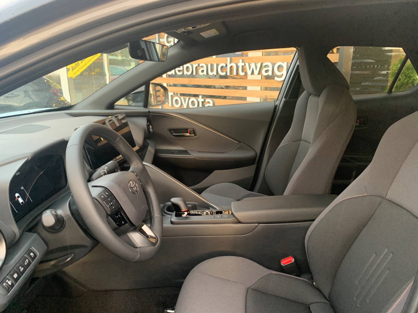 Foto 1 - C-HR Plug-In Teamplayer 2,0l Navi LED ACC El. Heckklappe Apple CarPlay Android Auto, marlingrau metallic