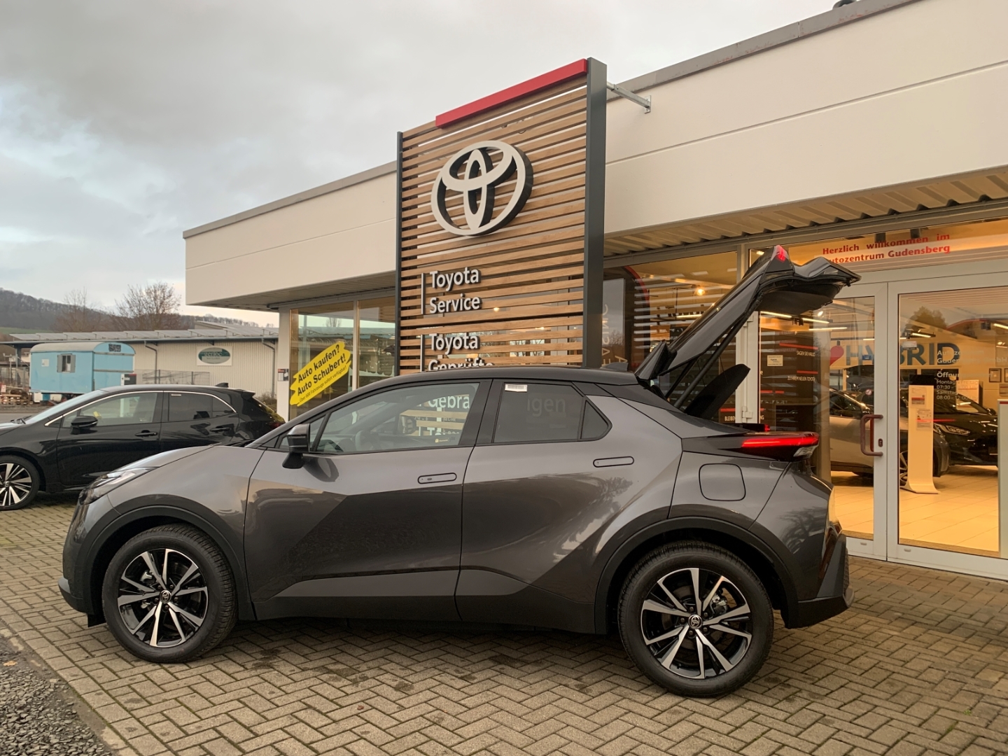 Foto 1 - C-HR Plug-In Teamplayer 2,0l Navi LED ACC El. Heckklappe Apple CarPlay Android Auto, marlingrau metallic