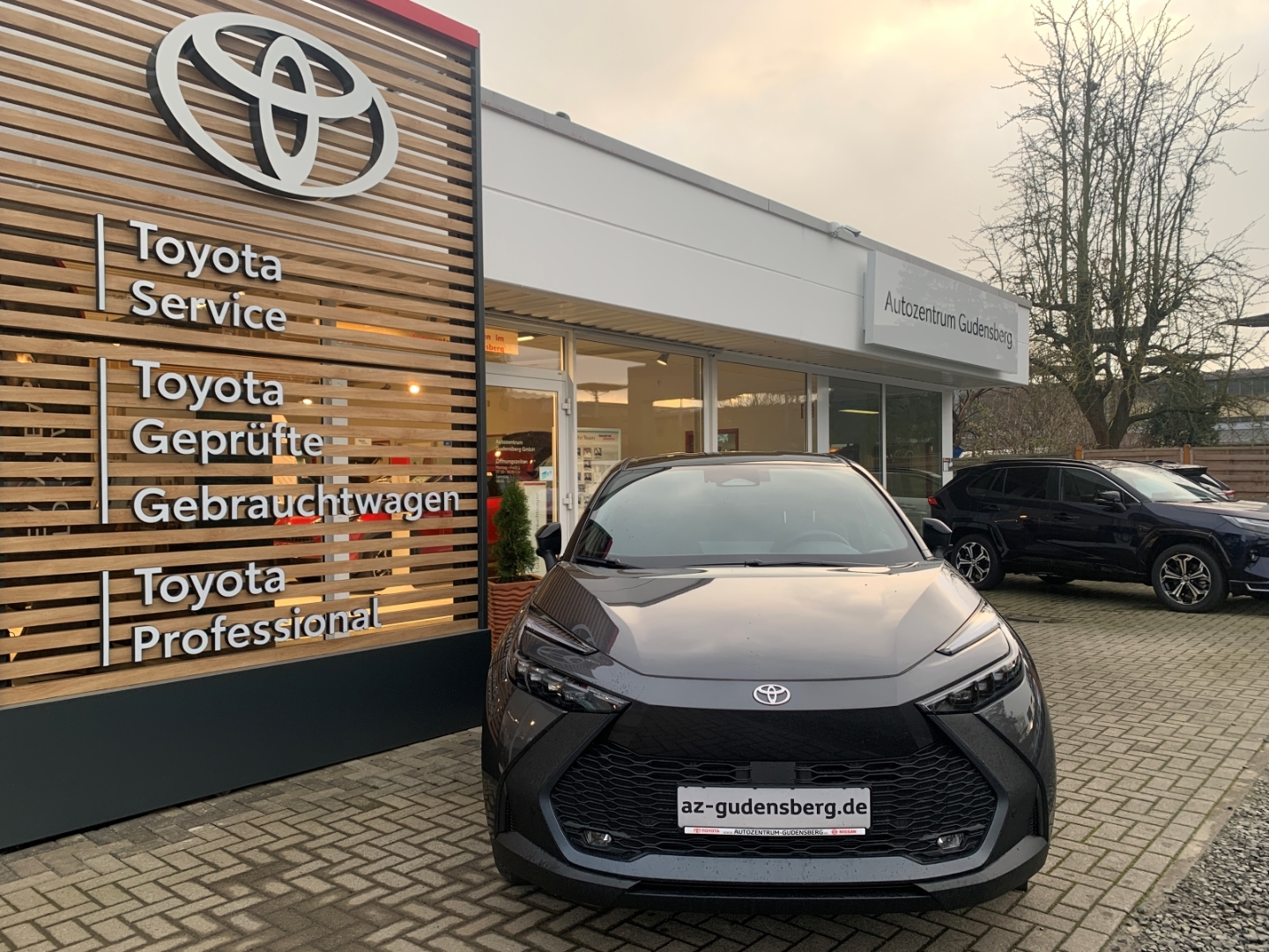 Foto 1 - C-HR Plug-In Teamplayer 2,0l Navi LED ACC El. Heckklappe Apple CarPlay Android Auto, marlingrau metallic