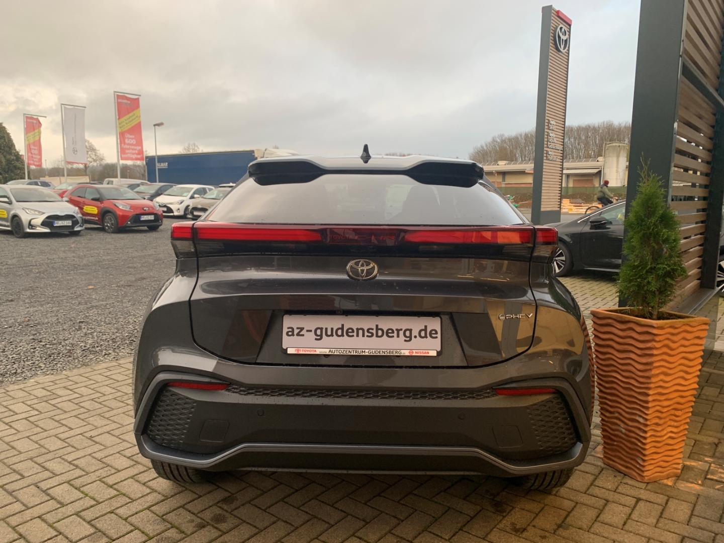 Foto 1 - C-HR Plug-In Teamplayer 2,0l Navi LED ACC El. Heckklappe Apple CarPlay Android Auto, marlingrau metallic