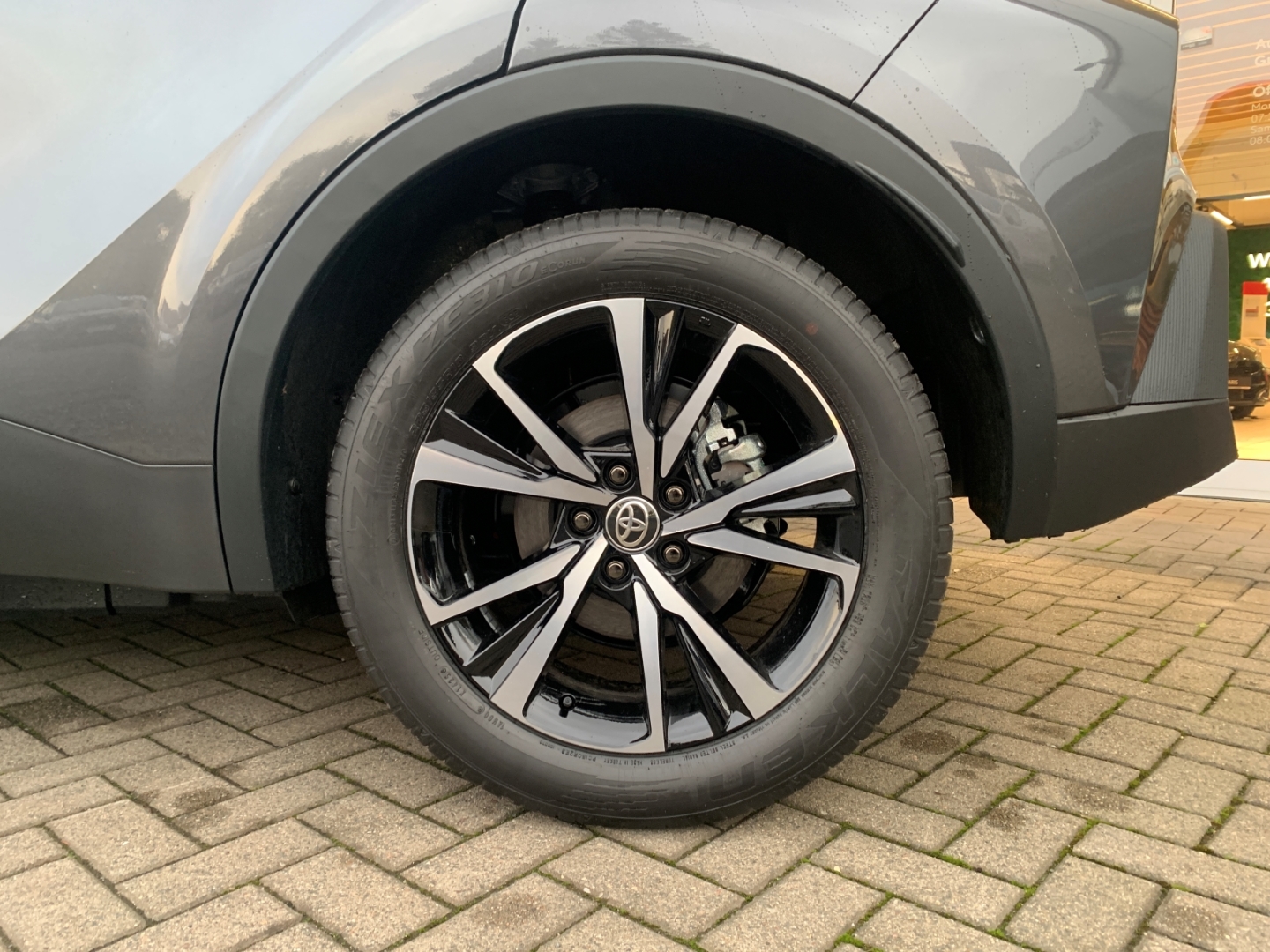 Foto 1 - C-HR Plug-In Teamplayer 2,0l Navi LED ACC El. Heckklappe Apple CarPlay Android Auto, marlingrau metallic