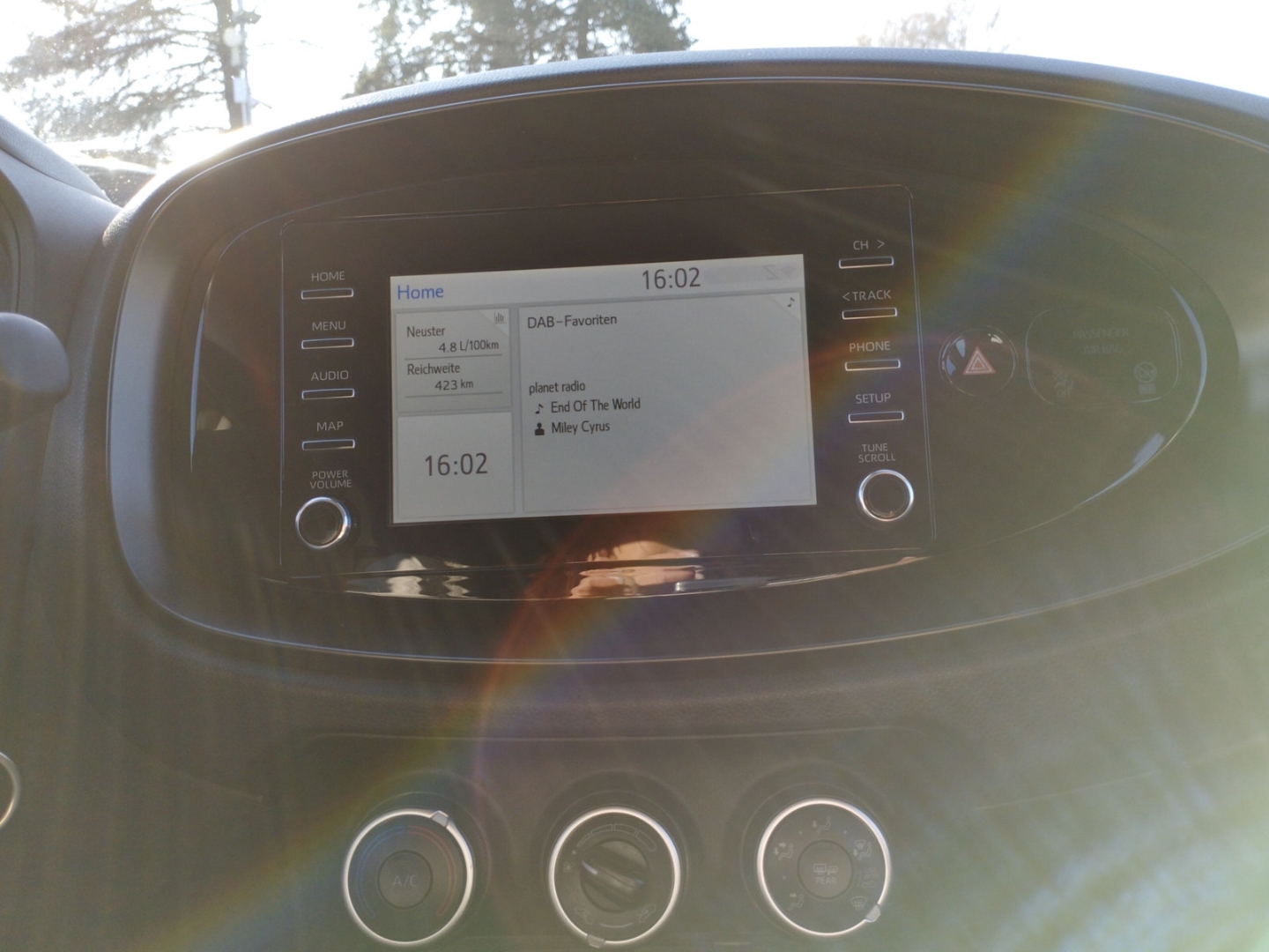 Foto 1 - Aygo X Play 5-TÜRER, 1,0-L-VVT-I, 5-GANG-SCHALTGETRIE, super white 2 (weiss)