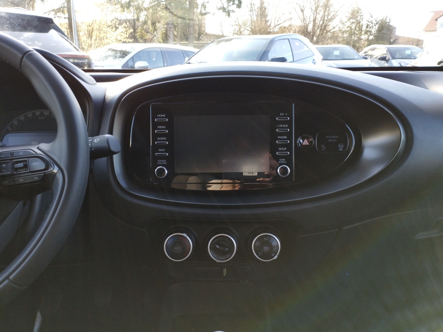 Foto 1 - Aygo X Play 5-TÜRER, 1,0-L-VVT-I, 5-GANG-SCHALTGETRIE, super white 2 (weiss)