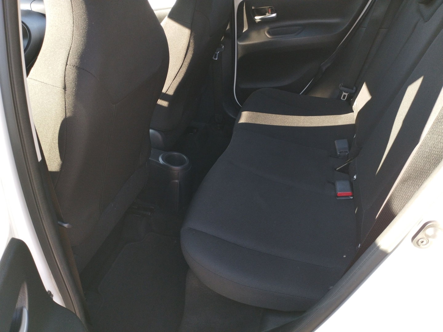 Foto 1 - Aygo X Play 5-TÜRER, 1,0-L-VVT-I, 5-GANG-SCHALTGETRIE, super white 2 (weiss)