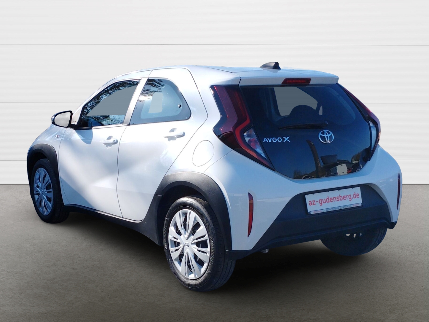 Foto 1 - Aygo X Play 5-TÜRER, 1,0-L-VVT-I, 5-GANG-SCHALTGETRIE, super white 2 (weiss)