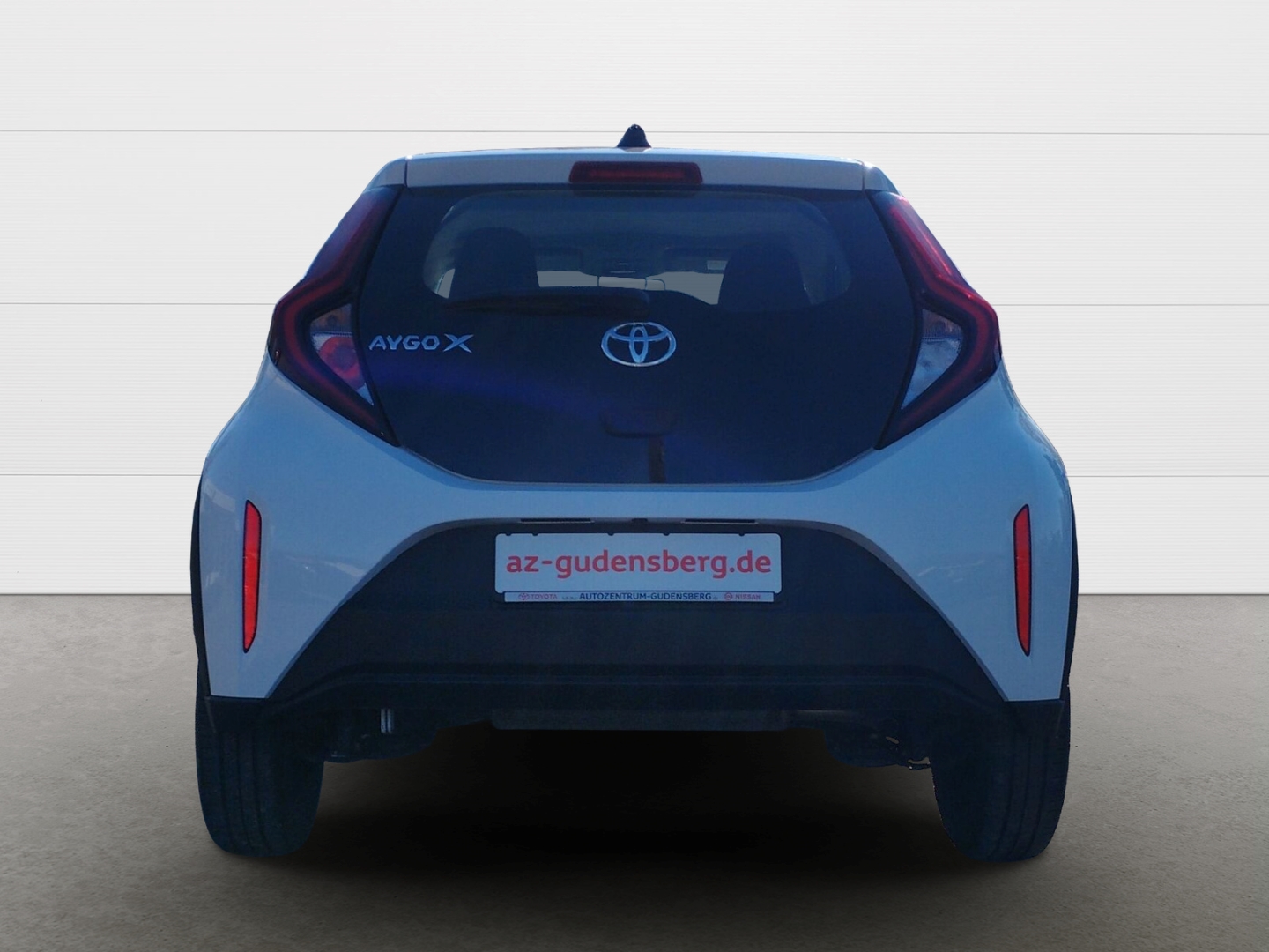 Foto 1 - Aygo X Play 5-TÜRER, 1,0-L-VVT-I, 5-GANG-SCHALTGETRIE, super white 2 (weiss)