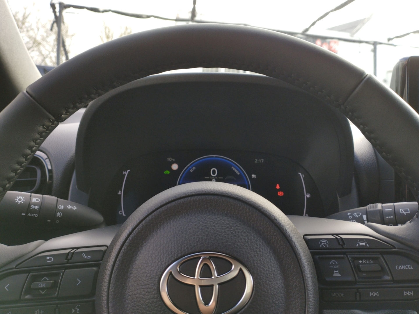 Foto 1 - Yaris Cross Hybrid 1.5l 4x2 Teamplayer Navi LED Apple CarPlay Android Auto Klimaautom, marlingrau metallic