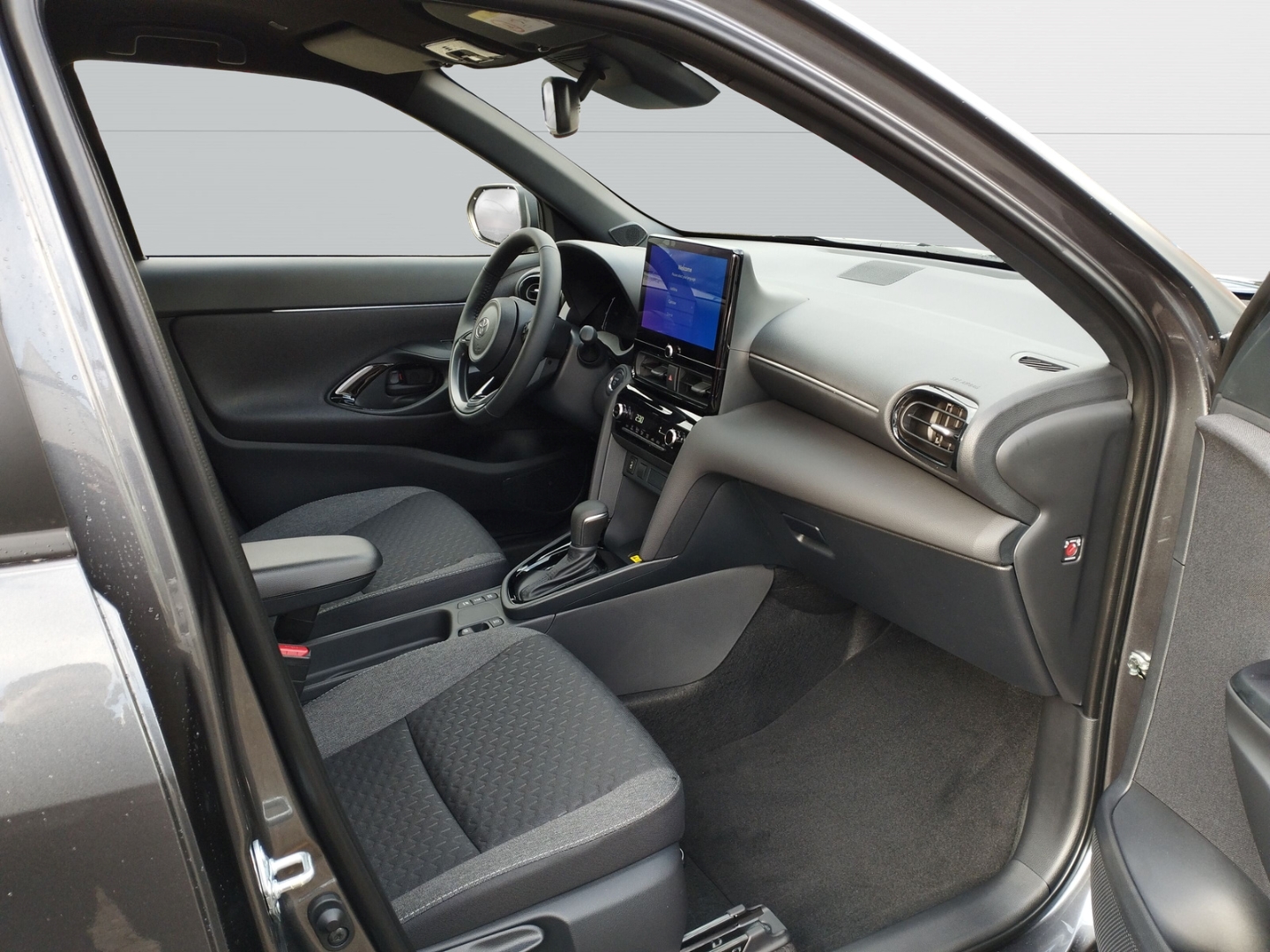 Foto 1 - Yaris Cross Hybrid 1.5l 4x2 Teamplayer Navi LED Apple CarPlay Android Auto Klimaautom, marlingrau metallic