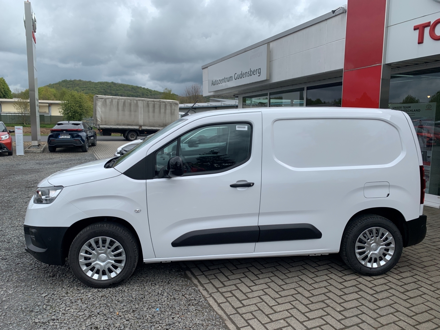 Foto 1 - Proace City L1 Meister 1,5 D-4D Navi Apple CarPlay Android Auto WLAN Musikstreaming, ice white (weiss)