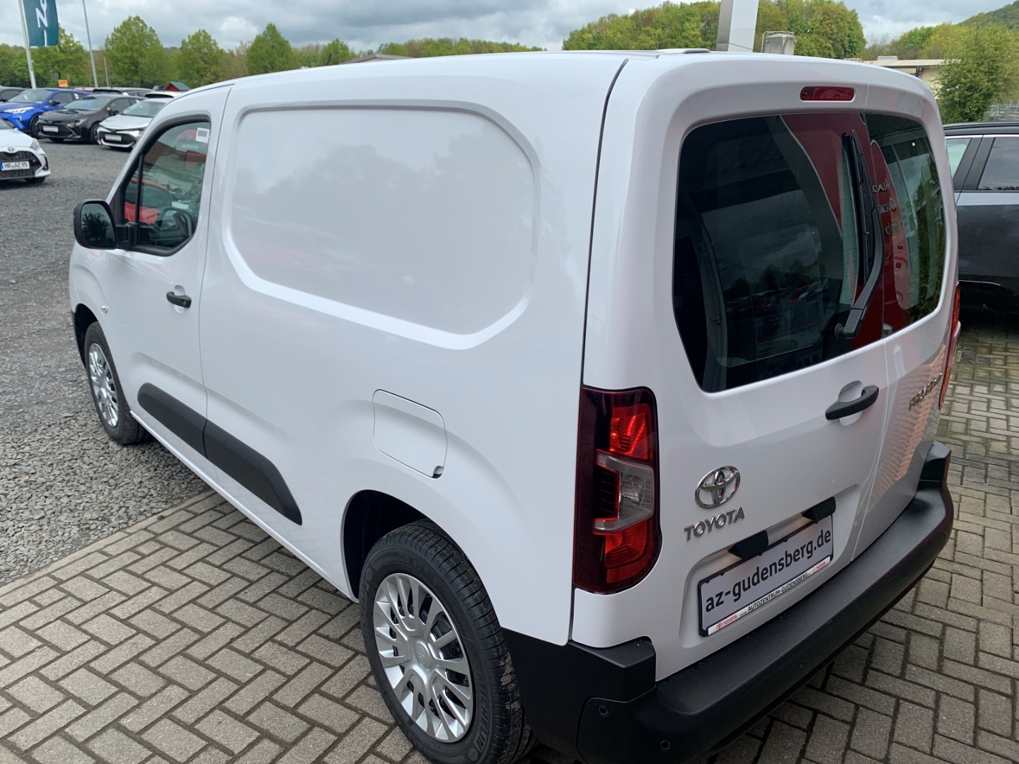 Foto 1 - Proace City L1 Meister 1,5 D-4D Navi Apple CarPlay Android Auto WLAN Musikstreaming, ice white (weiss)