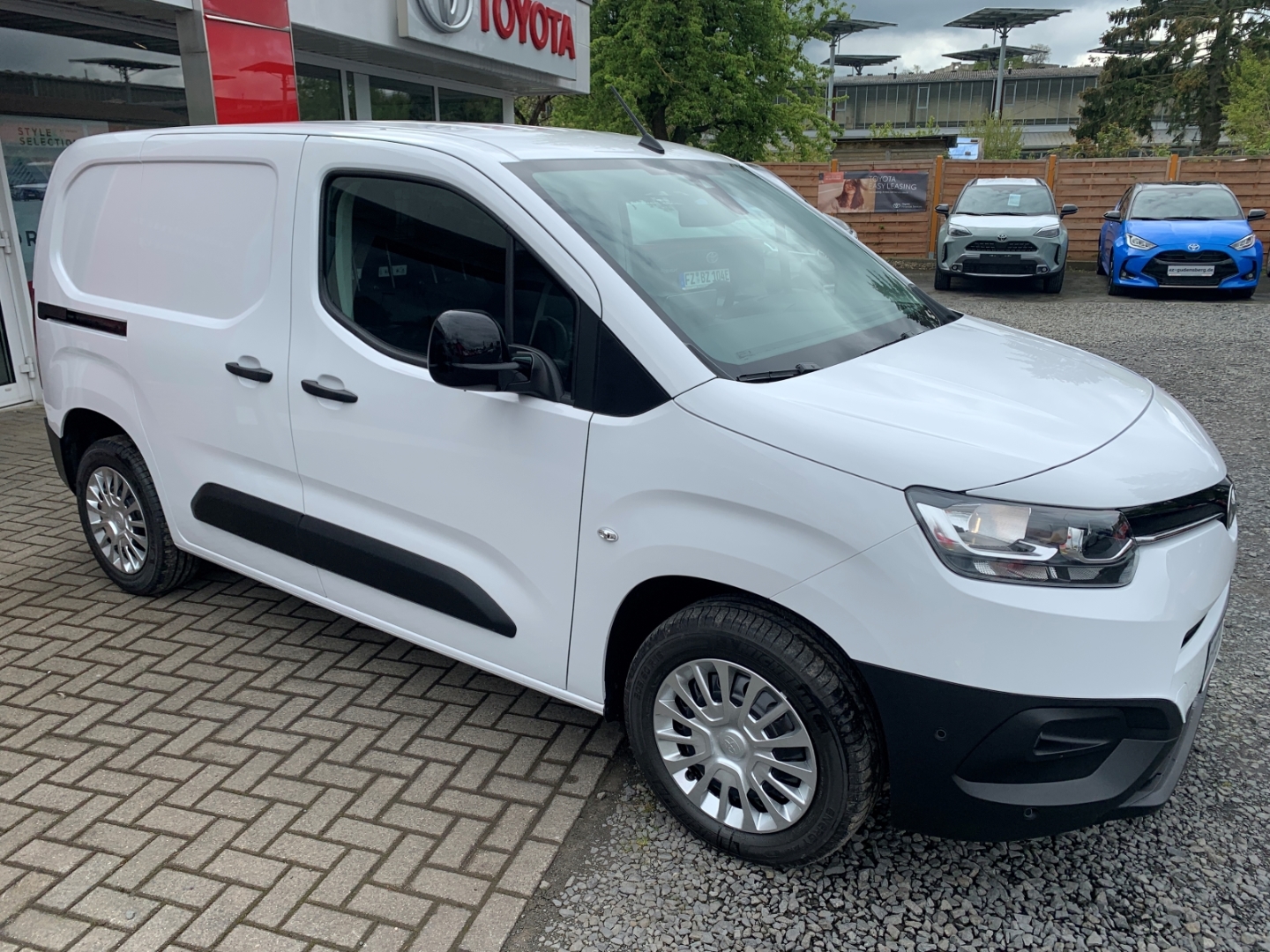 Foto 1 - Proace City L1 Meister 1,5 D-4D Navi Apple CarPlay Android Auto WLAN Musikstreaming, ice white (weiss)