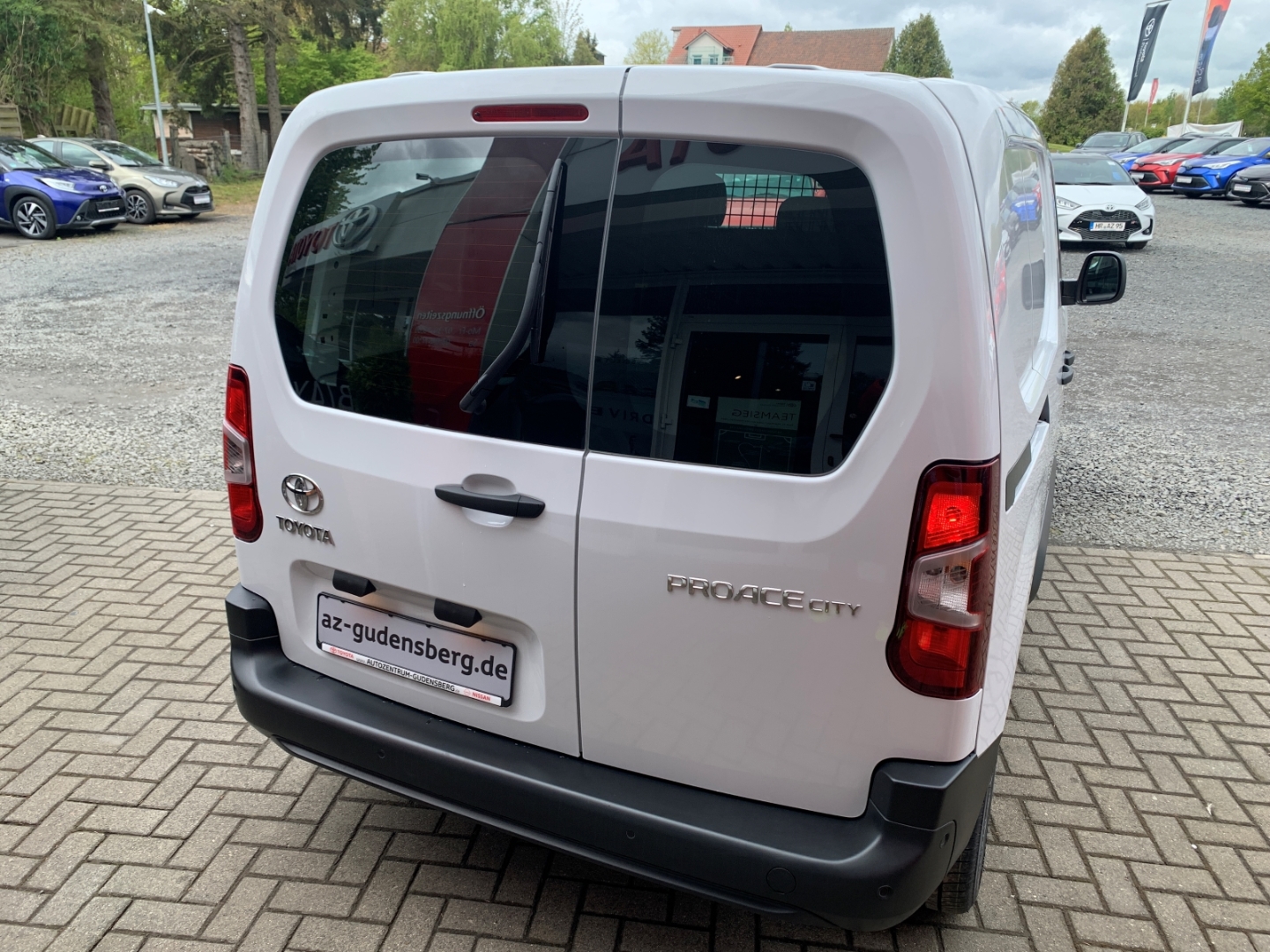 Foto 1 - Proace City L1 Meister 1,5 D-4D Navi Apple CarPlay Android Auto WLAN Musikstreaming, ice white (weiss)