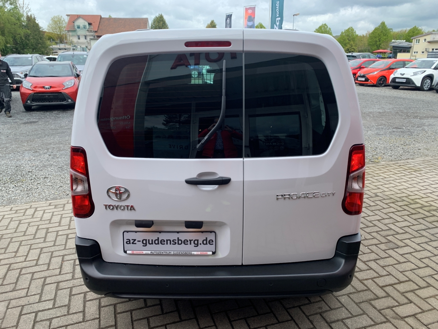 Foto 1 - Proace City L1 Meister 1,5 D-4D Navi Apple CarPlay Android Auto WLAN Musikstreaming, ice white (weiss)