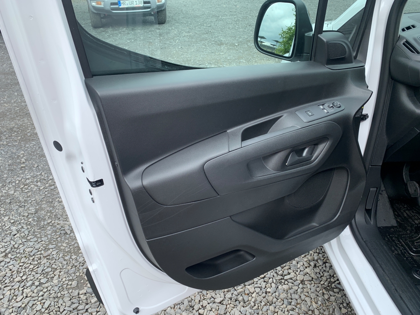 Foto 1 - Proace City L1 Meister 1,5 D-4D Navi Apple CarPlay Android Auto WLAN Musikstreaming, ice white (weiss)