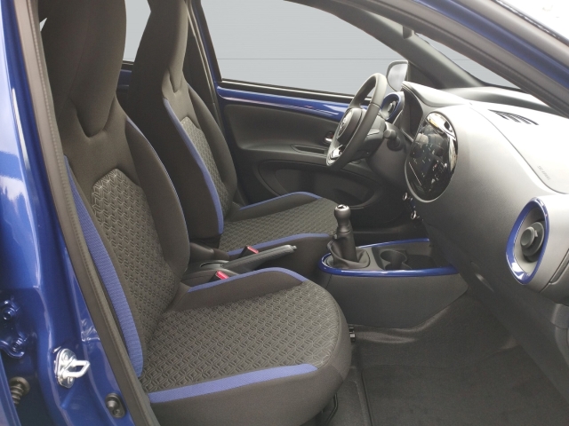 Foto 1 - Aygo X 1,0l Teamplayer+Sitzhzg+DAB+Rückfahrkamera+Spurhalteass., juniper blue (8y8)/ black mica (209) (blau)