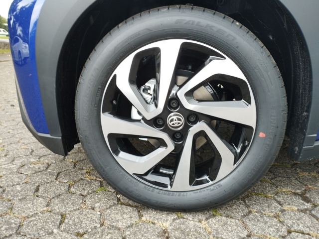 Foto 1 - Aygo X 1,0l Teamplayer+Sitzhzg+DAB+Rückfahrkamera+Spurhalteass., juniper blue (8y8)/ black mica (209) (blau)