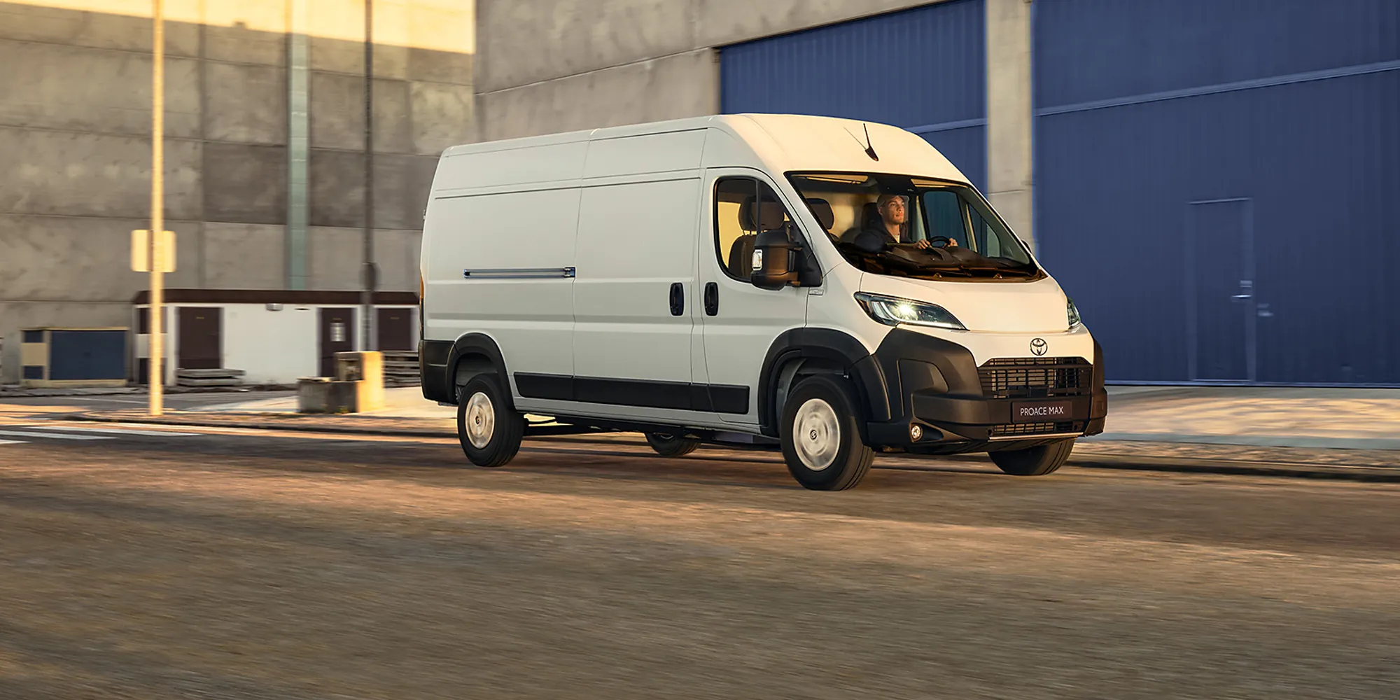 Proace Max
